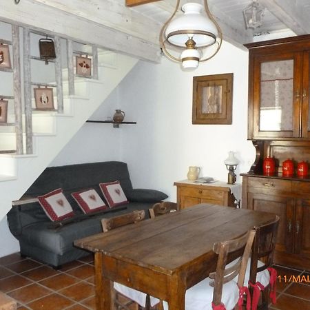 Maison De Village Saint-Paul-des-Fonts Exteriér fotografie